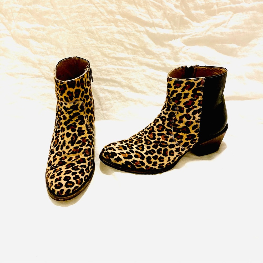 STETSON | Cheetah Print Side Zip Ankle Boots